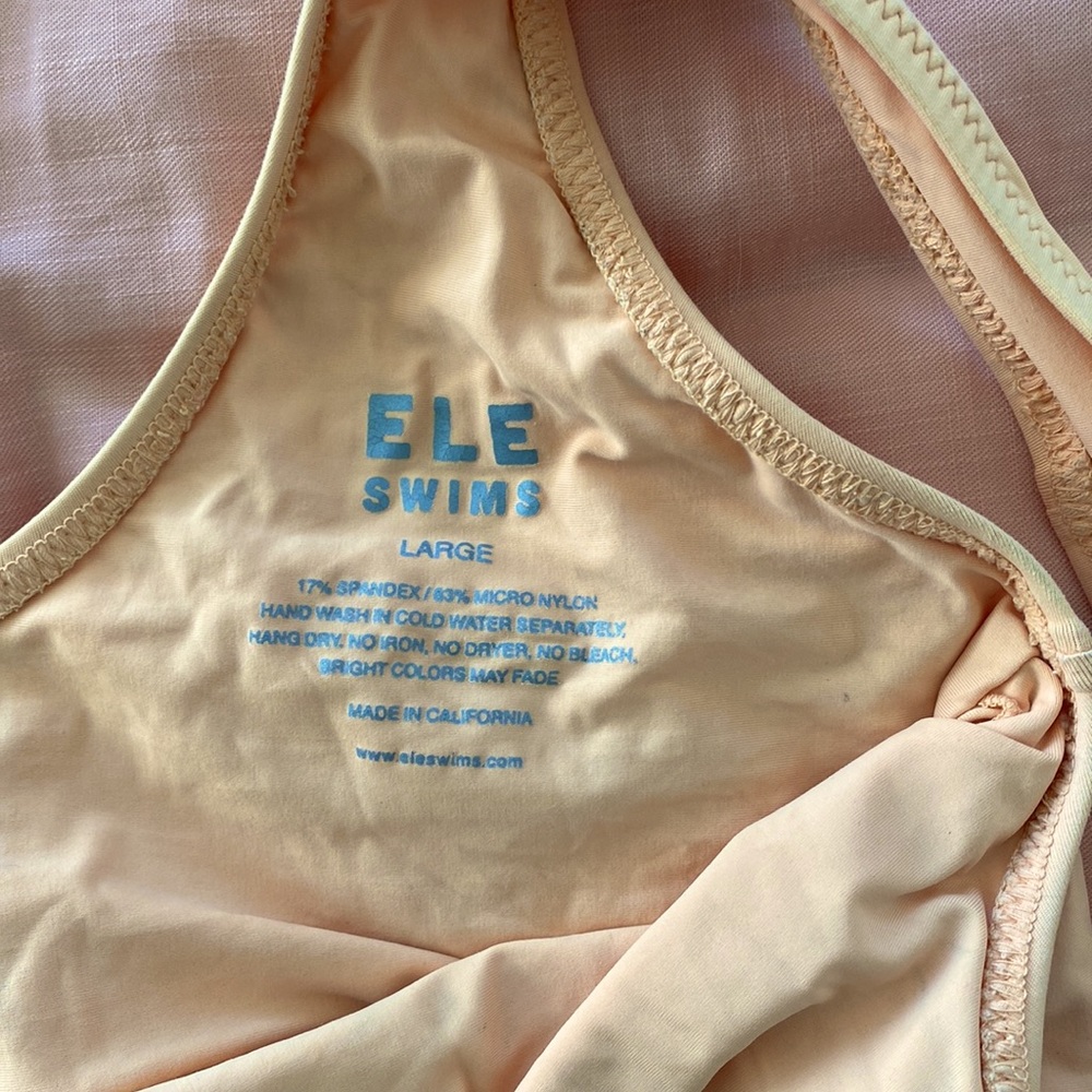 Ele Swims bikini π - Picture 2 of 4